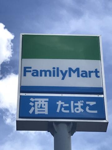 FamilyMart のどこでもペタッとゴミ袋がとても便利！ イメージ